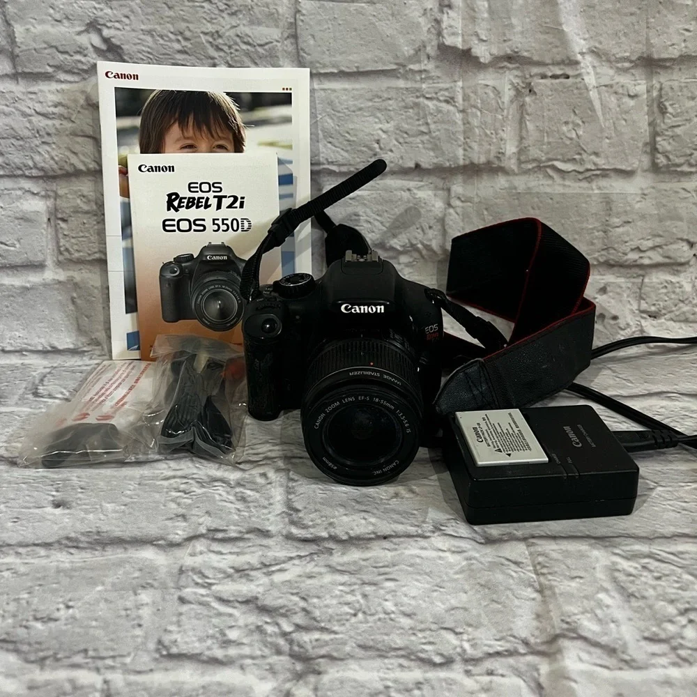 Canon EOS Digital Rebel T2i Digital w/18-55mm IS II Lens kit used camera